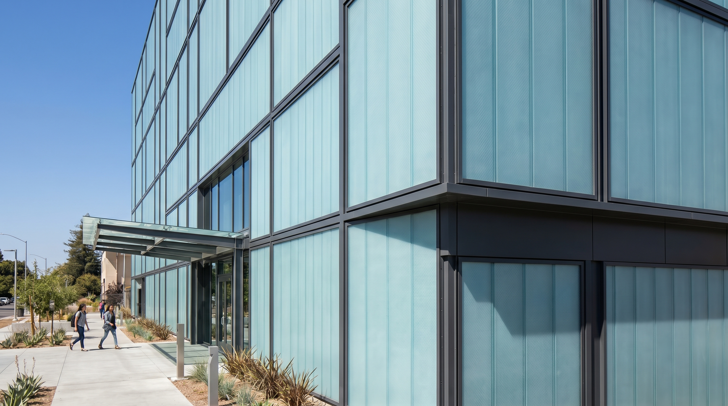 Why Dry-Fix Systems Are Safer Than Sealant Details for Polycarbonate Facades